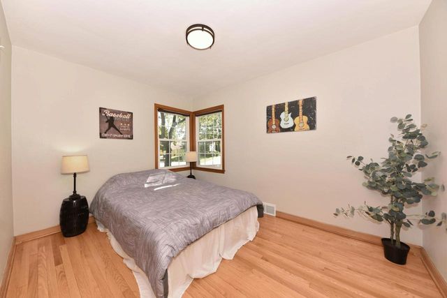 2876 S 70th STREET, Milwaukee, WI 53219