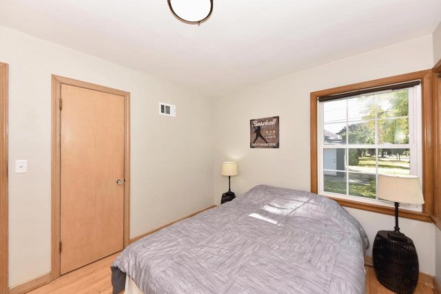 2876 S 70th STREET, Milwaukee, WI 53219