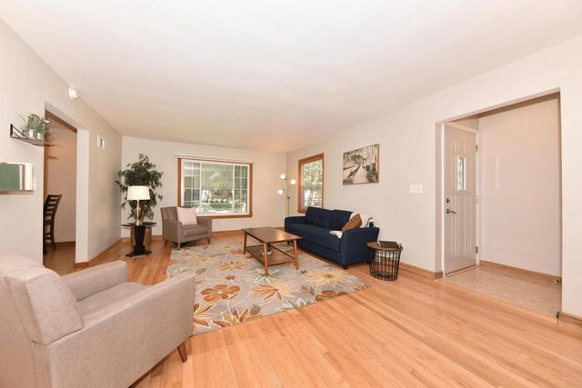 2876 S 70th STREET, Milwaukee, WI 53219