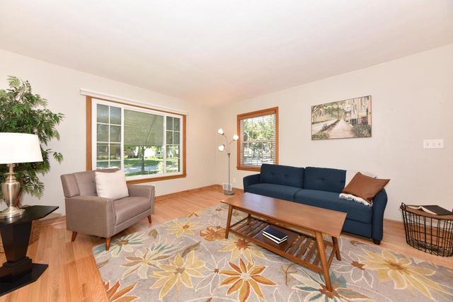 2876 S 70th STREET, Milwaukee, WI 53219