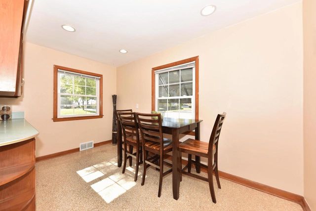 2876 S 70th STREET, Milwaukee, WI 53219