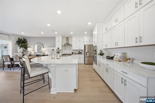 18 Arlington Place, Oakland, NJ 07036