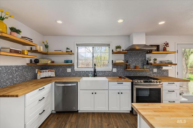 2852 NW 14th St, Meridian, ID 83646