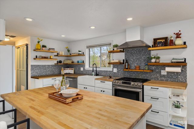 2852 NW 14th St, Meridian, ID 83646