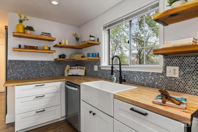 2852 NW 14th St, Meridian, ID 83646