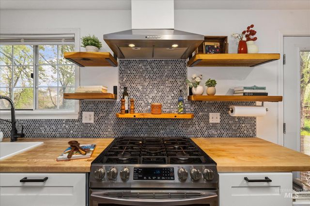 2852 NW 14th St, Meridian, ID 83646