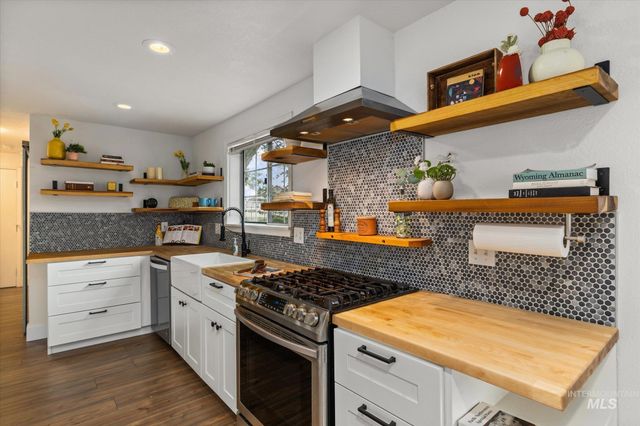 2852 NW 14th St, Meridian, ID 83646