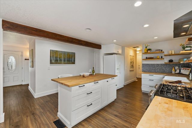 2852 NW 14th St, Meridian, ID 83646