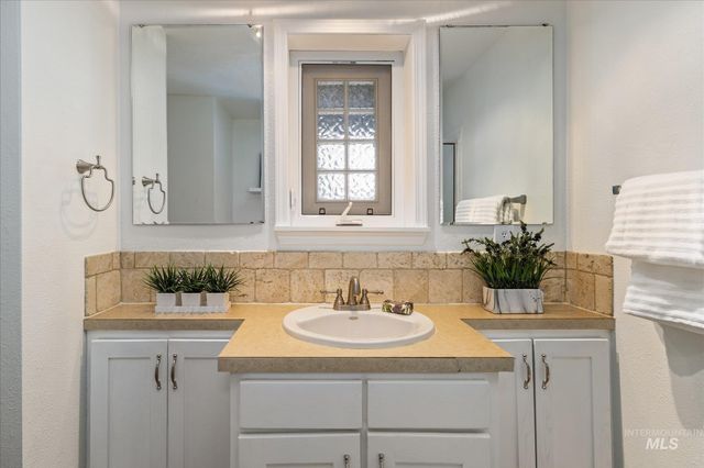 2852 NW 14th St, Meridian, ID 83646