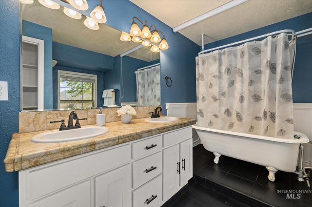 2852 NW 14th St, Meridian, ID 83646