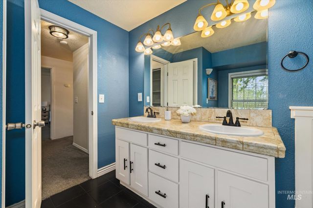 2852 NW 14th St, Meridian, ID 83646