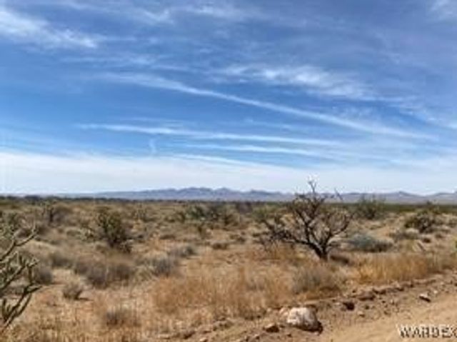 84 acres Hwy 93, Golden Valley, AZ 86413