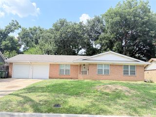 1207 Cherokee Street, Arlington, TX 76012