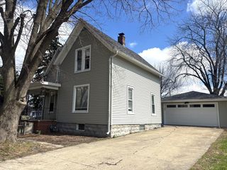 308 S 8th Street, Dekalb, IL 60115
