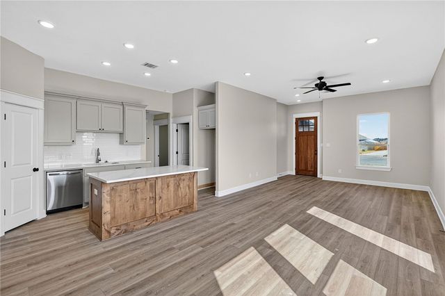 160 Turnrow Cove, Snook, TX 77879