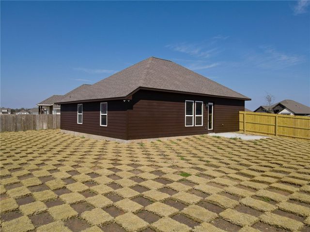 160 Turnrow Cove, Snook, TX 77879