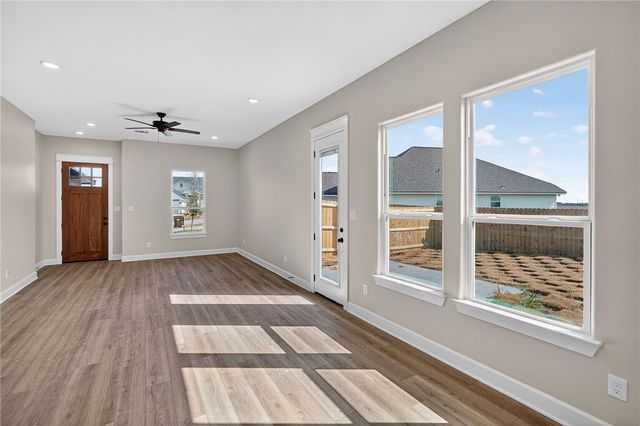 160 Turnrow Cove, Snook, TX 77879