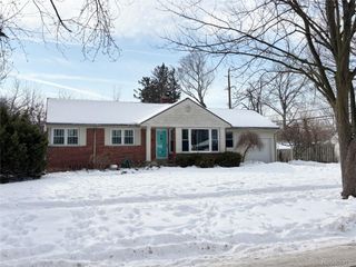 16255 Amherst Avenue, Beverly Hills Village, MI 48025