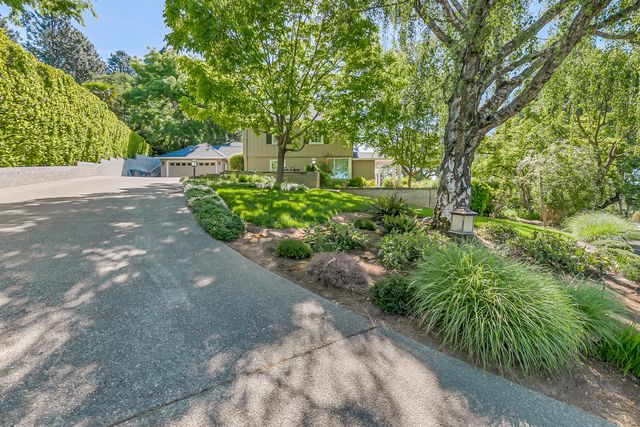 218 Saginaw Drive, Medford, OR 97504
