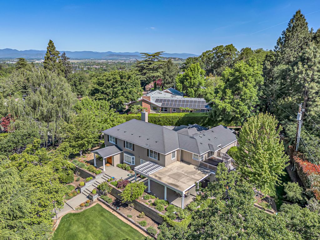 218 Saginaw Drive, Medford, OR 97504