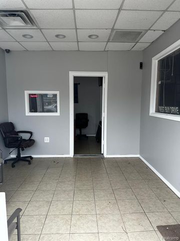 14150 E 8 Mile Road, Detroit, MI 48205