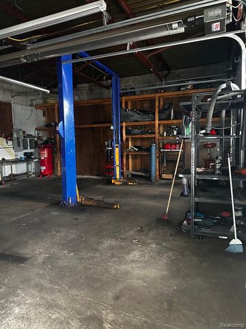 14150 E 8 Mile Road, Detroit, MI 48205