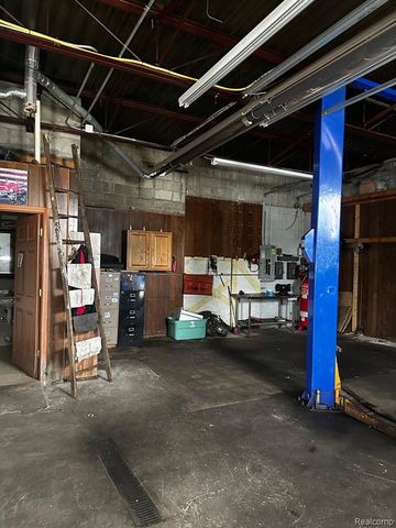 14150 E 8 Mile Road, Detroit, MI 48205
