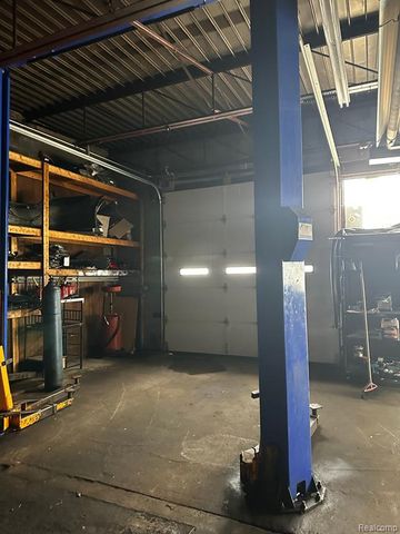 14150 E 8 Mile Road, Detroit, MI 48205