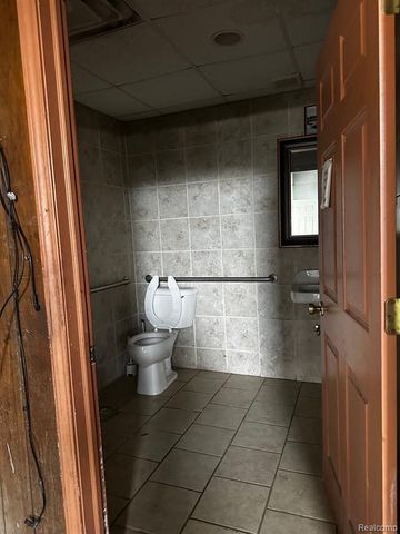 14150 E 8 Mile Road, Detroit, MI 48205