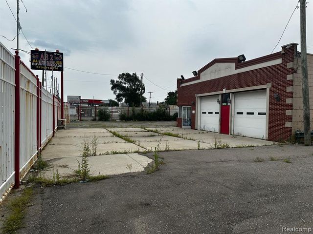 14150 E 8 Mile Road, Detroit, MI 48205