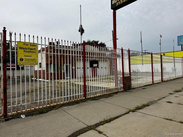 14150 E 8 Mile Road, Detroit, MI 48205