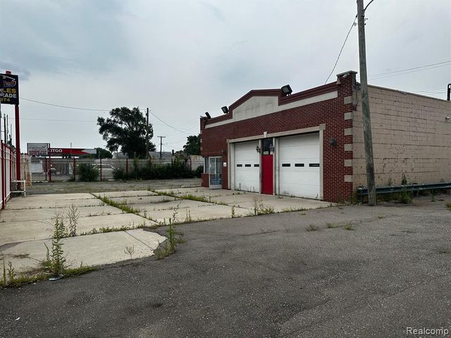 14150 E 8 Mile Road, Detroit, MI 48205