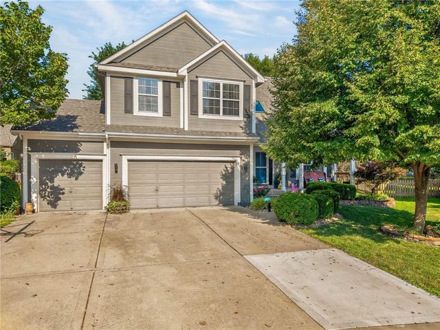 2501 SW Blazing Star Place, Lee's Summit, MO 64081