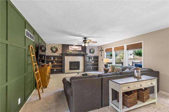 2501 SW Blazing Star Place, Lee's Summit, MO 64081