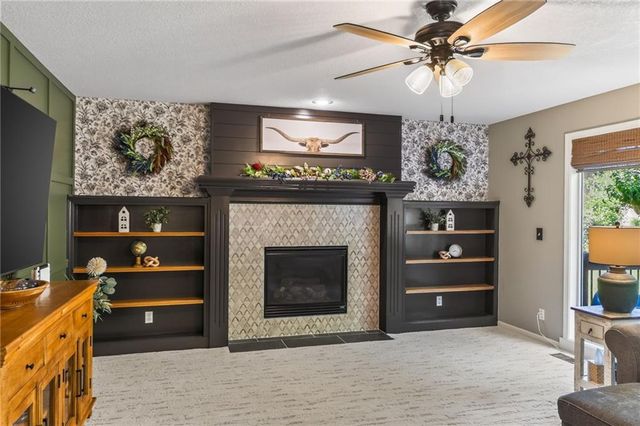 2501 SW Blazing Star Place, Lee's Summit, MO 64081