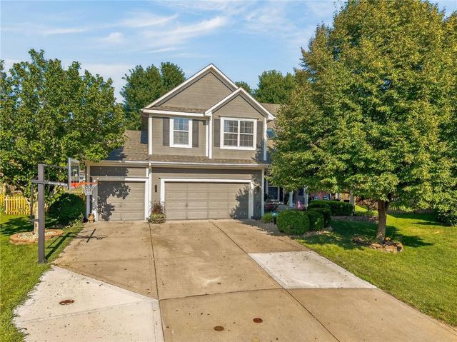 2501 SW Blazing Star Place, Lee's Summit, MO 64081