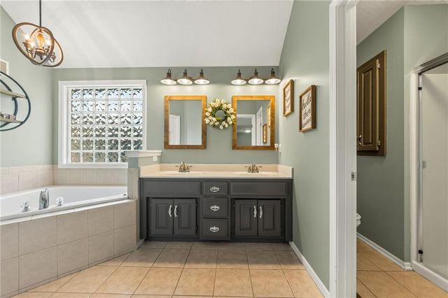 2501 SW Blazing Star Place, Lee's Summit, MO 64081