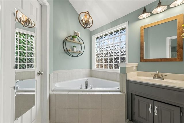 2501 SW Blazing Star Place, Lee's Summit, MO 64081