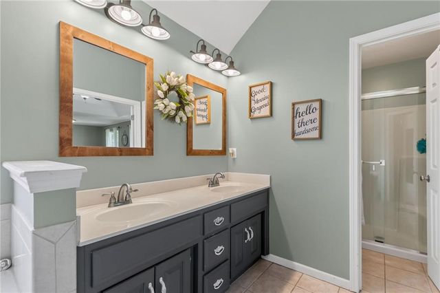 2501 SW Blazing Star Place, Lee's Summit, MO 64081