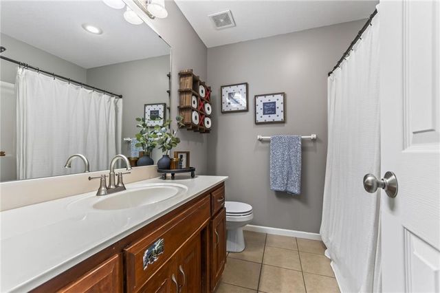 2501 SW Blazing Star Place, Lee's Summit, MO 64081