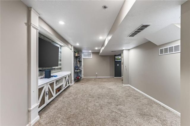 2501 SW Blazing Star Place, Lee's Summit, MO 64081