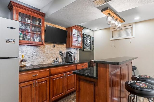 2501 SW Blazing Star Place, Lee's Summit, MO 64081