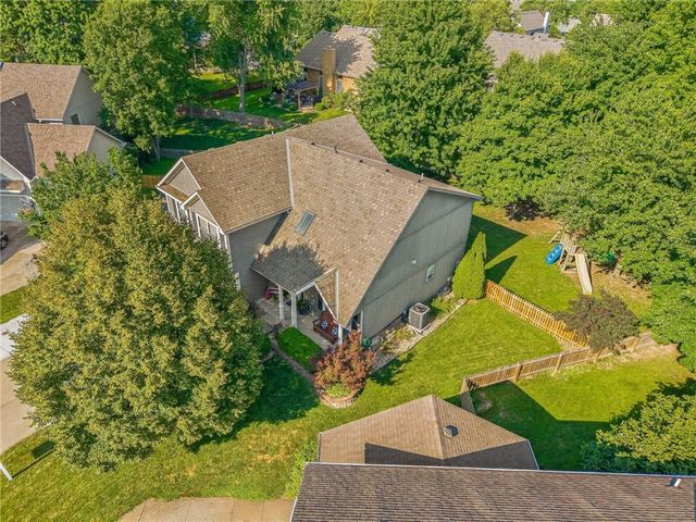 2501 SW Blazing Star Place, Lee's Summit, MO 64081