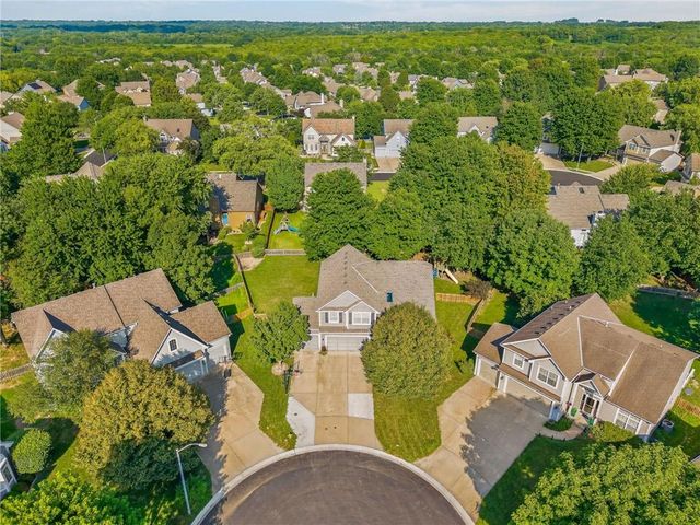 2501 SW Blazing Star Place, Lee's Summit, MO 64081