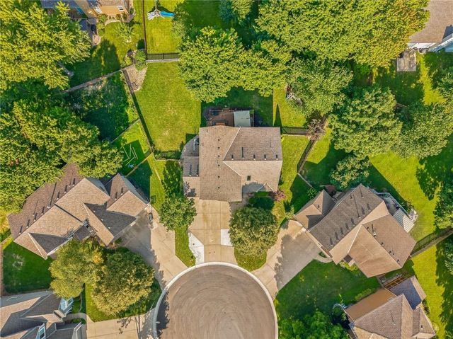 2501 SW Blazing Star Place, Lee's Summit, MO 64081