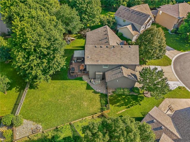 2501 SW Blazing Star Place, Lee's Summit, MO 64081