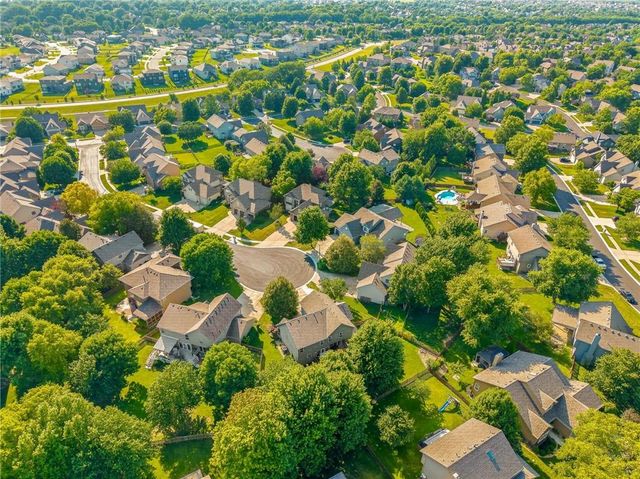 2501 SW Blazing Star Place, Lee's Summit, MO 64081