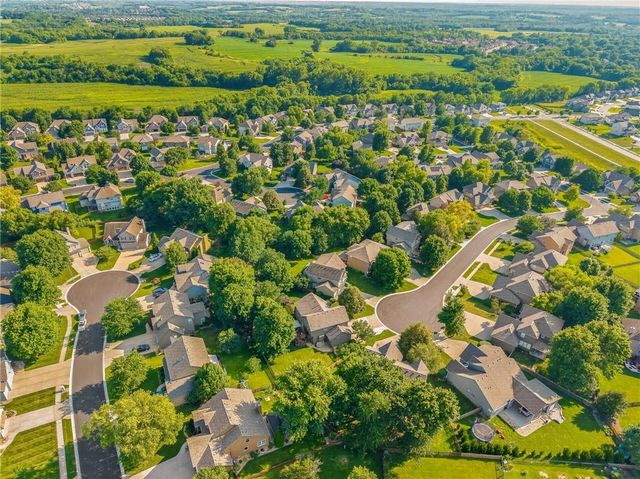 2501 SW Blazing Star Place, Lee's Summit, MO 64081