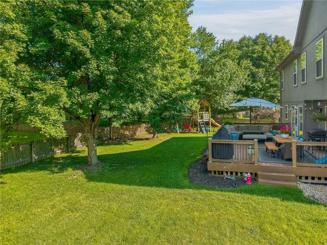 2501 SW Blazing Star Place, Lee's Summit, MO 64081
