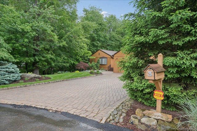 3 Rookery Circle, New City, NY 10956